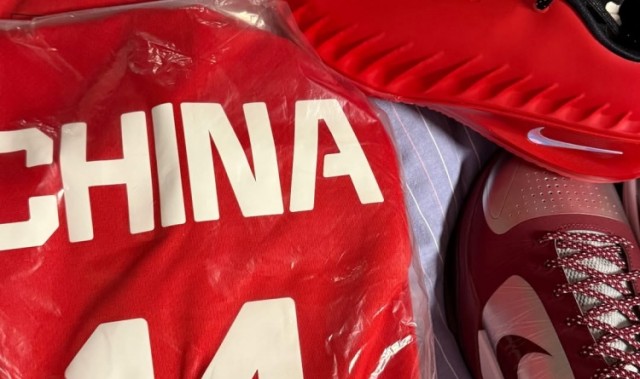 李弘权晒男篮集训发放装备：14号球衣+Kobe 5+文班代言款GT Cut 4