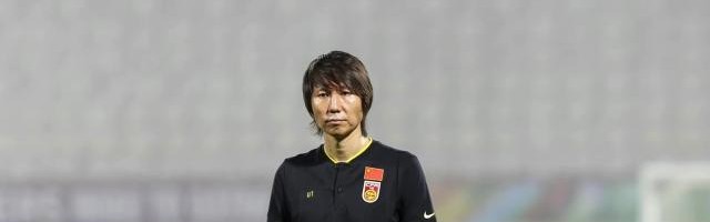 李铁：20年从国脚到国足主帅 微笑面对成功或失败